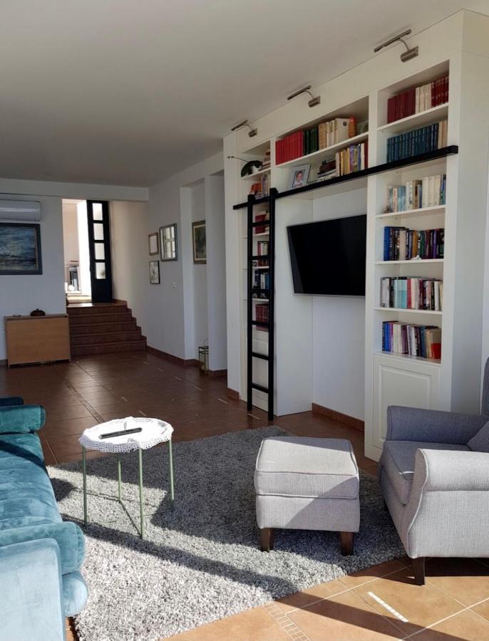 Luxurious Four Bedroom Penthouse Appartement *